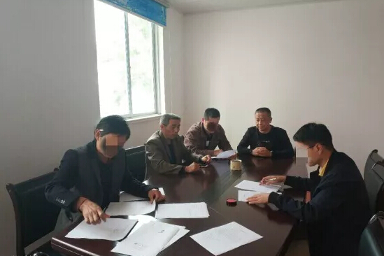 圖為地磅計量糾紛調解現(xiàn)場